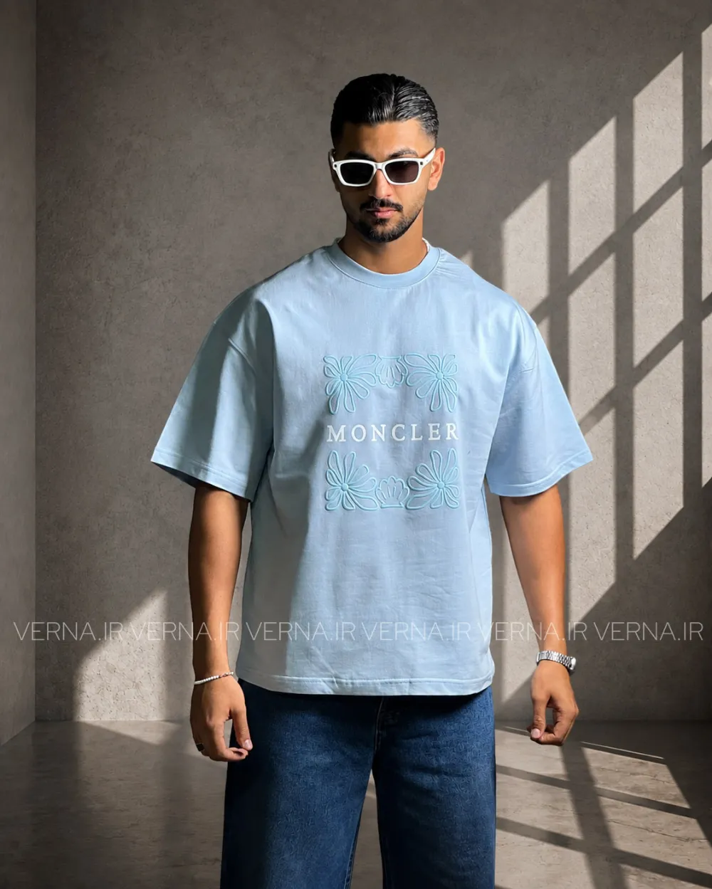 تیشرت مردانه باکسی طرح گل MONCLERابی اسمانی1